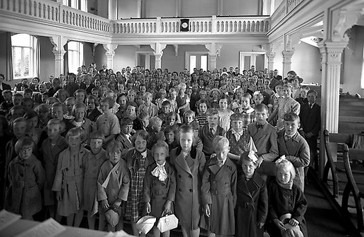 Interiör av Vasakyrkan, Vasakyrkans söndagsskola. År: 1937. Foto: Sam Lindskog, Örebro läns museum.