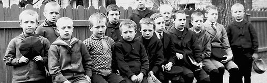 Barn vid Arbetshuset. 1920-talet. Foto: Okänd, Örebro stadsarkiv.
