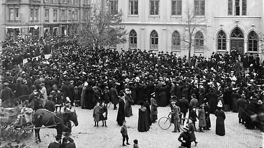 Nykterhetsorganisationer. Kvinnornas demonstration för spritförbud. Stortorget. År: 1914.